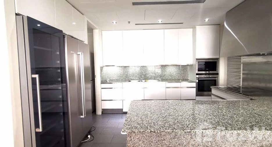 For rent 3 bedrooms condo in Sathon, Bangkok