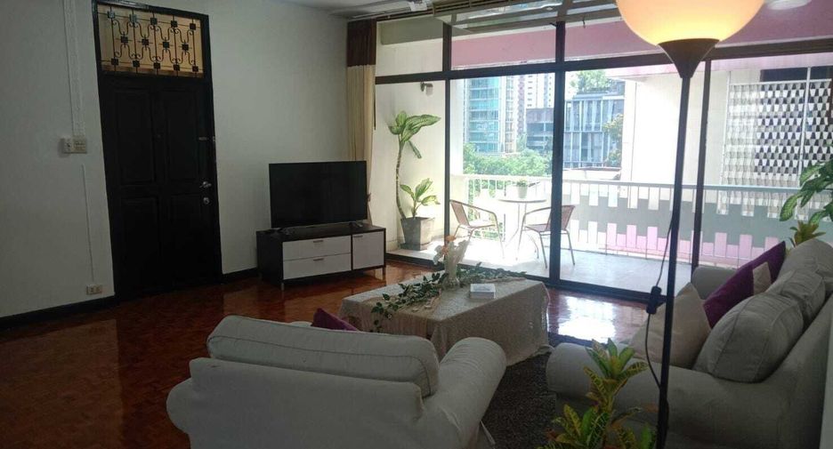 For rent 3 bedrooms apartment in Watthana, Bangkok