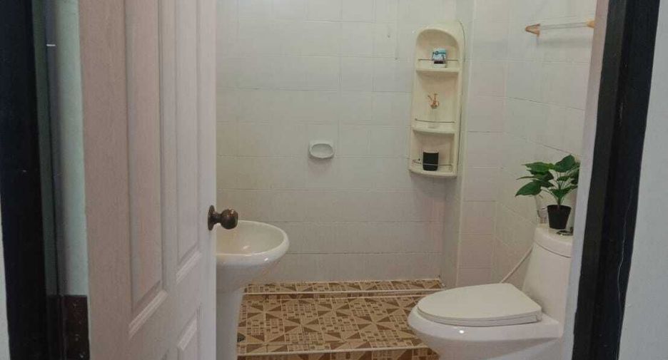 For rent 3 bedrooms apartment in Watthana, Bangkok