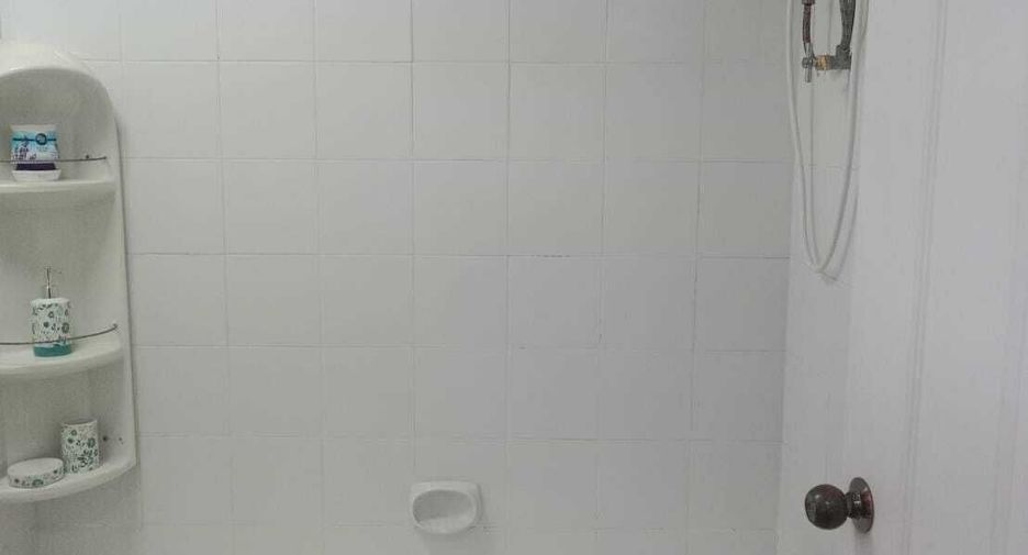 For rent 3 bedrooms apartment in Watthana, Bangkok