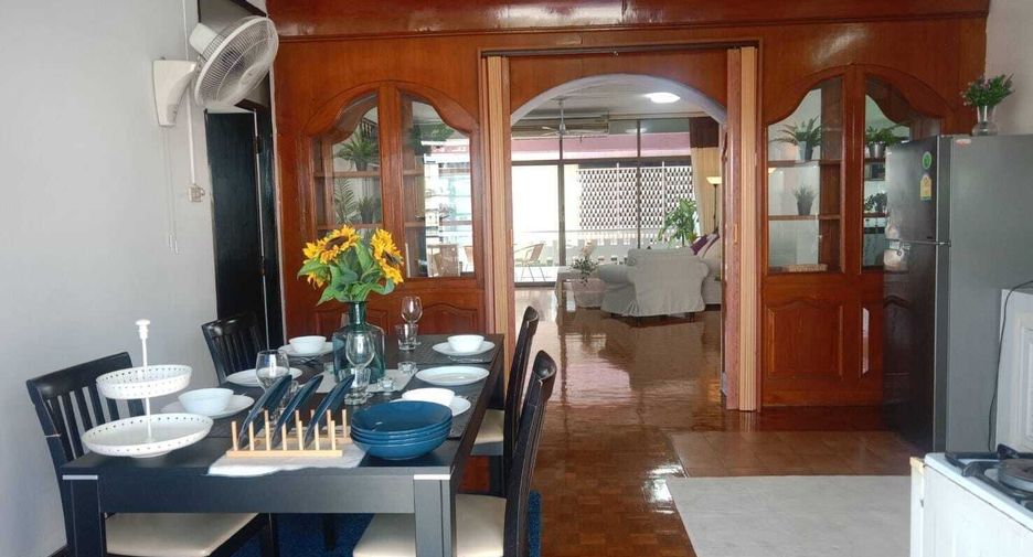For rent 3 bedrooms apartment in Watthana, Bangkok