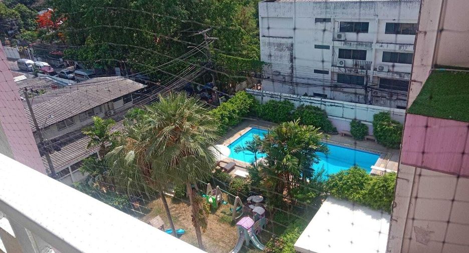 For rent 3 bedrooms apartment in Watthana, Bangkok