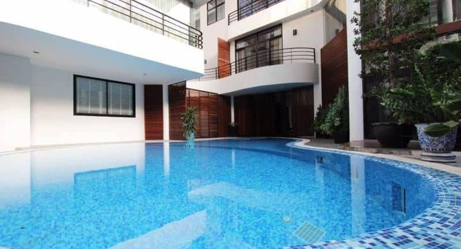 For rent 3 bedrooms condo in Khlong Toei, Bangkok