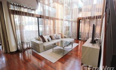 For rent 3 bedrooms condo in Khlong Toei, Bangkok
