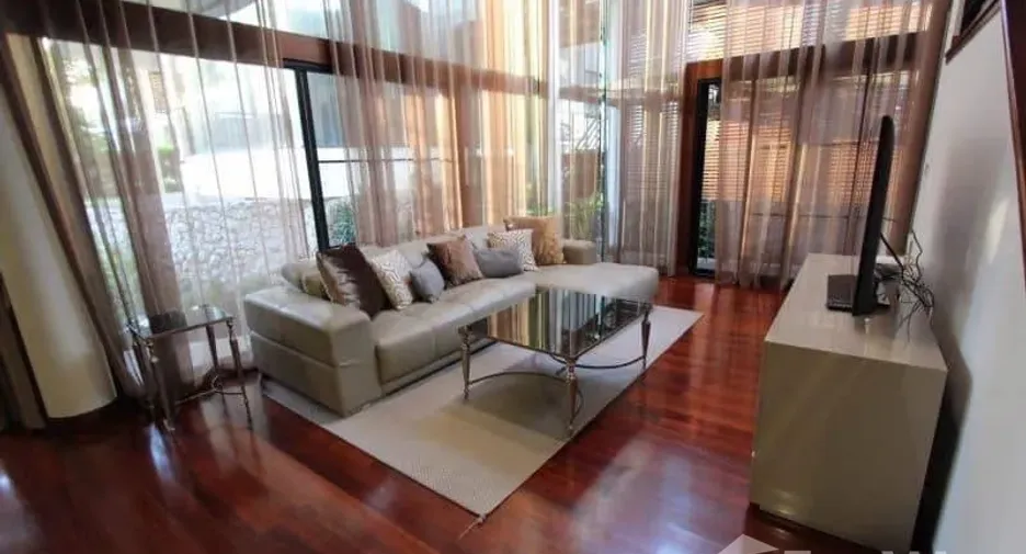 For rent 3 bedrooms condo in Khlong Toei, Bangkok