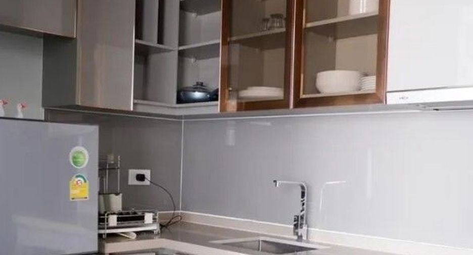 For rent 2 bedrooms condo in Watthana, Bangkok