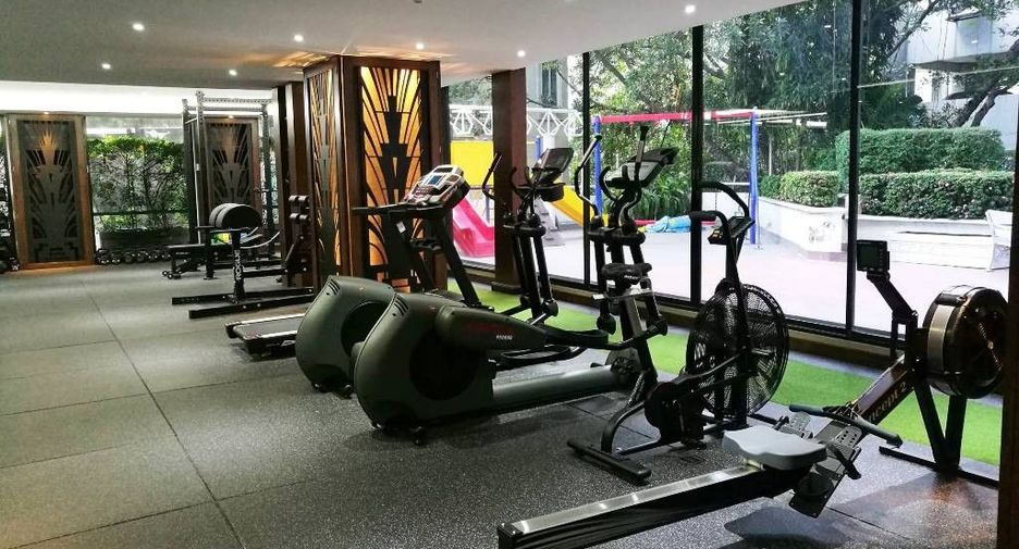 For rent 3 bedrooms condo in Pathum Wan, Bangkok