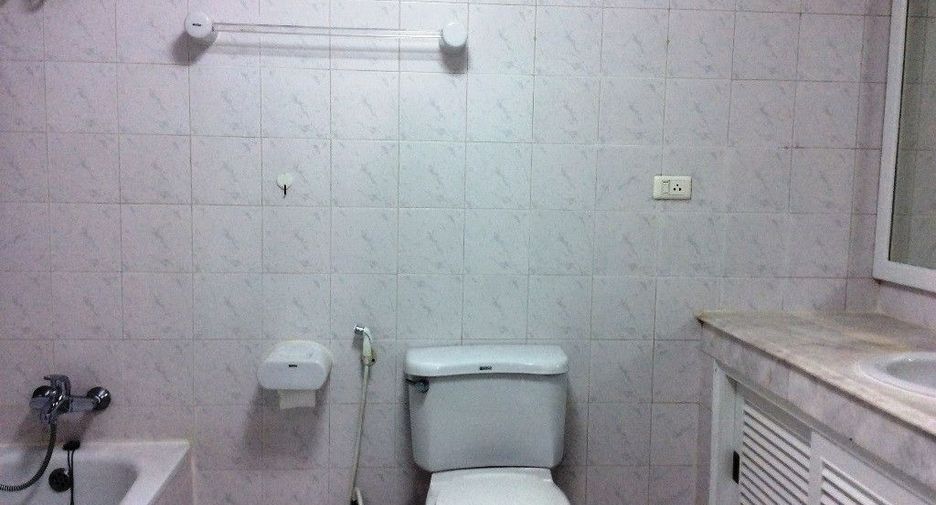 For rent 3 bedrooms condo in Pathum Wan, Bangkok