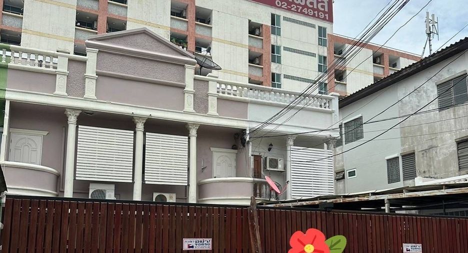 出租 4 卧室 联排别墅 在 Huai Khwang, 曼谷