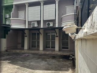 Reihenhaus zur Miete mit 4 Zimmer in Huai Khwang, Bangkok