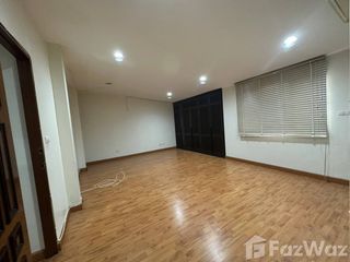 Reihenhaus zur Miete mit 4 Zimmer in Huai Khwang, Bangkok
