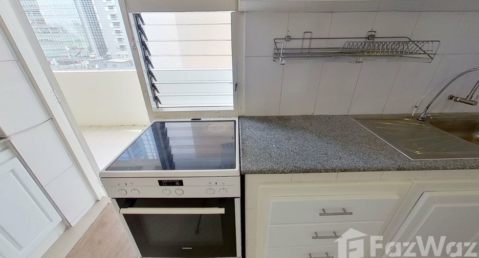 For rent 3 bedrooms condo in Khlong Toei, Bangkok