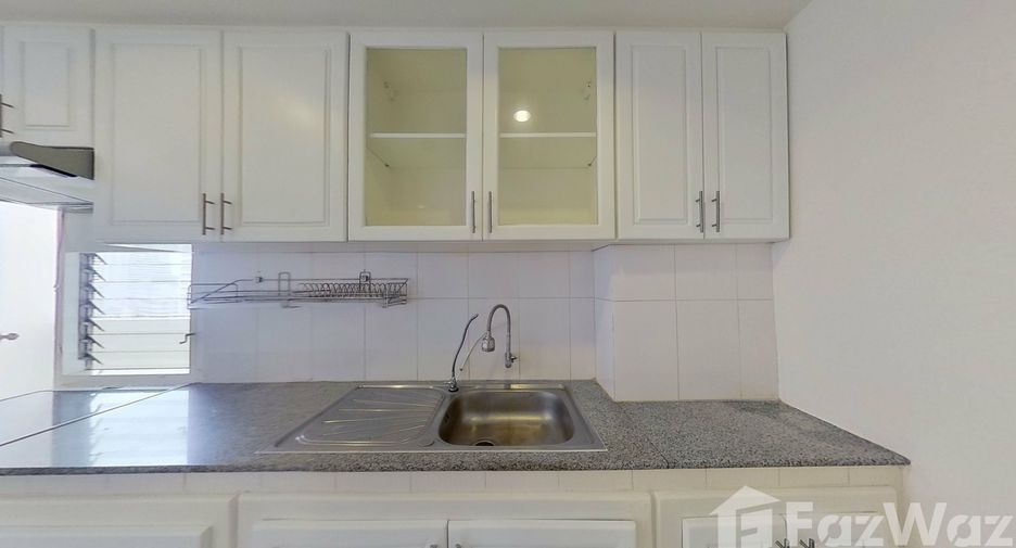 Condo en alquiler de 3 habitaciones en Khlong Toei, Bangkok