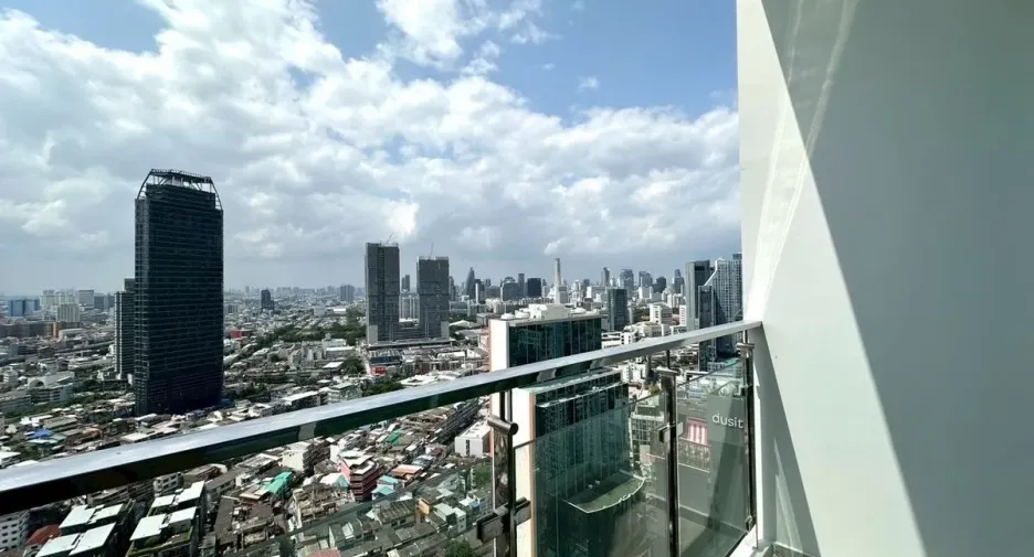 Wohnung zur Miete mit 1 Zimmer in Bang Rak, Bangkok