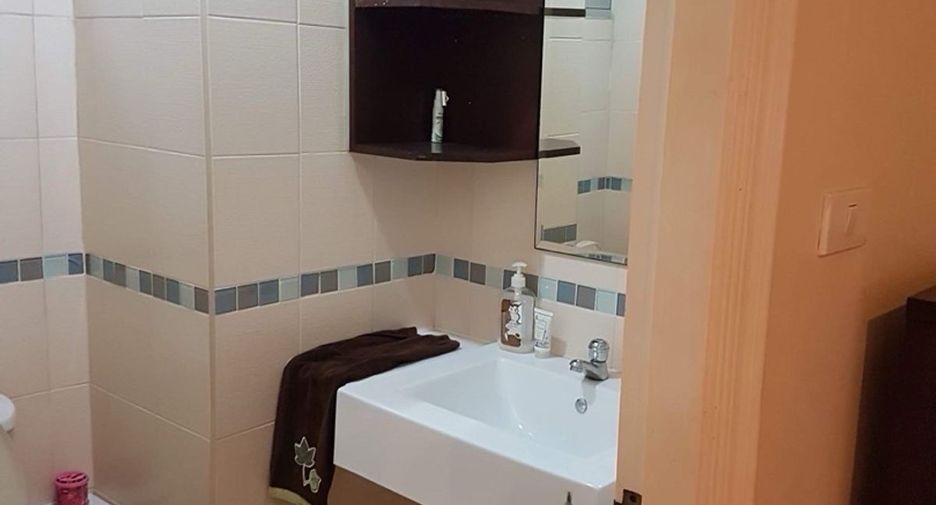 For rent 2 bedrooms condo in Huai Khwang, Bangkok