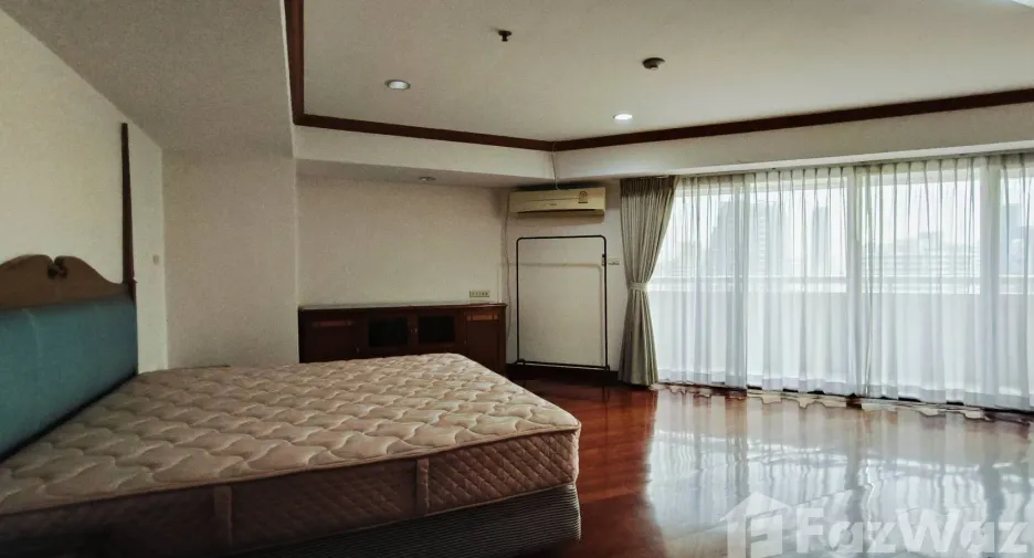For rent 3 bedrooms condo in Khlong Toei, Bangkok