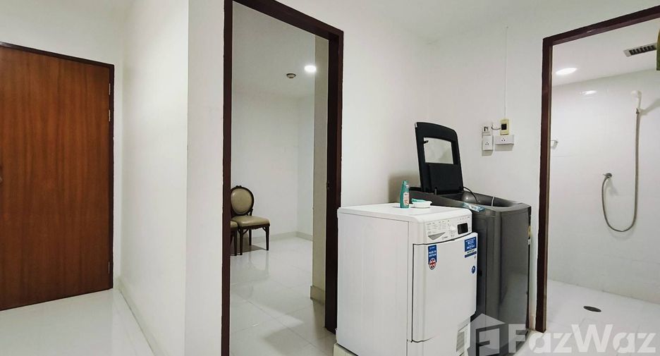 For rent 3 bedrooms condo in Khlong Toei, Bangkok