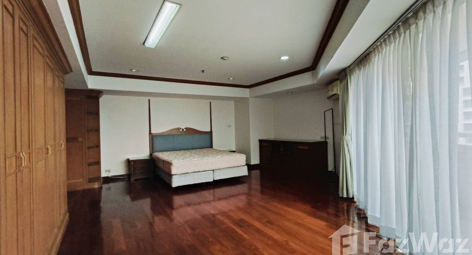 For rent 3 bedrooms condo in Khlong Toei, Bangkok