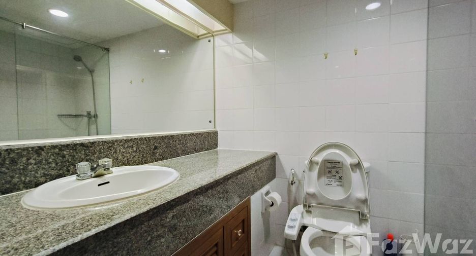 For rent 3 bedrooms condo in Khlong Toei, Bangkok