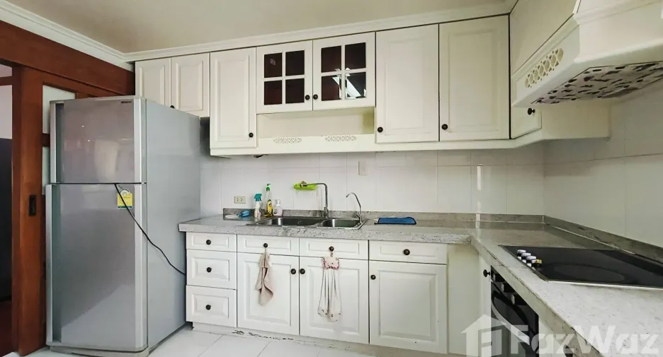For rent 3 bedrooms condo in Khlong Toei, Bangkok