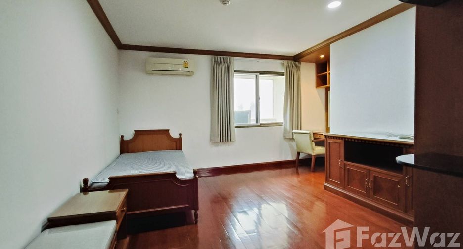 For rent 3 bedrooms condo in Khlong Toei, Bangkok