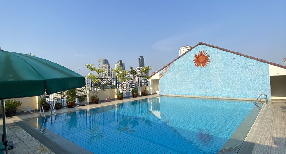 For rent 2 bedrooms apartment in Watthana, Bangkok