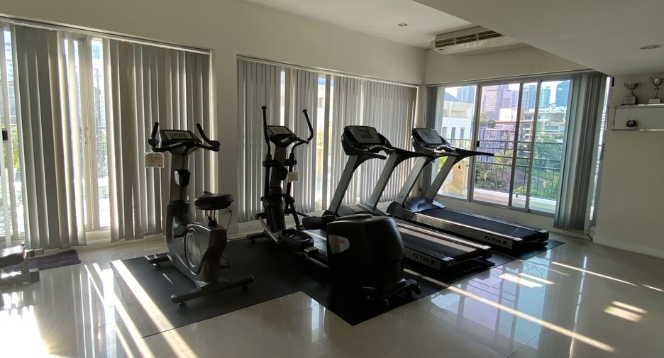 For rent 2 bedrooms apartment in Watthana, Bangkok