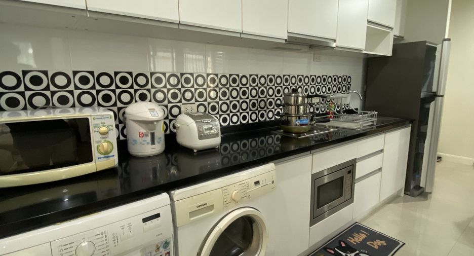 For rent 2 bedrooms apartment in Watthana, Bangkok