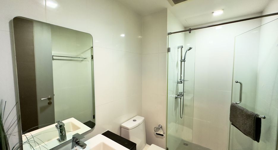 For rent 2 bedrooms condo in Khlong Toei, Bangkok