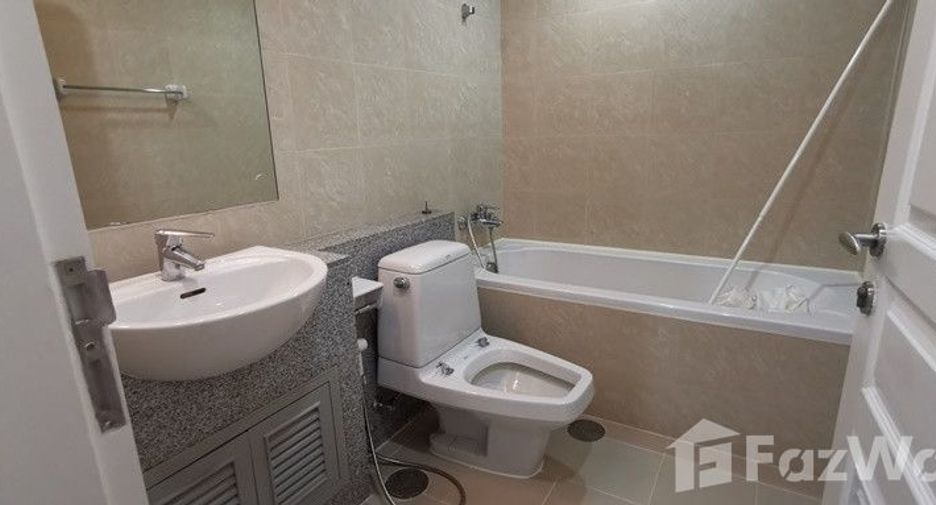 For rent 3 bedrooms condo in Khlong Toei, Bangkok