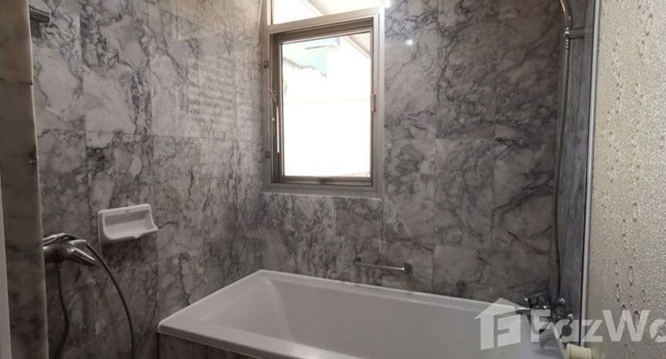 For rent 3 bedrooms condo in Khlong Toei, Bangkok
