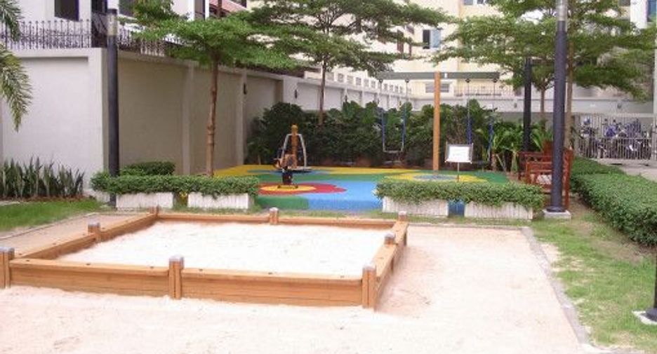 For rent 3 bedrooms condo in Khlong Toei, Bangkok