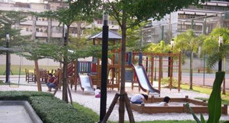 For rent 3 bedrooms condo in Khlong Toei, Bangkok
