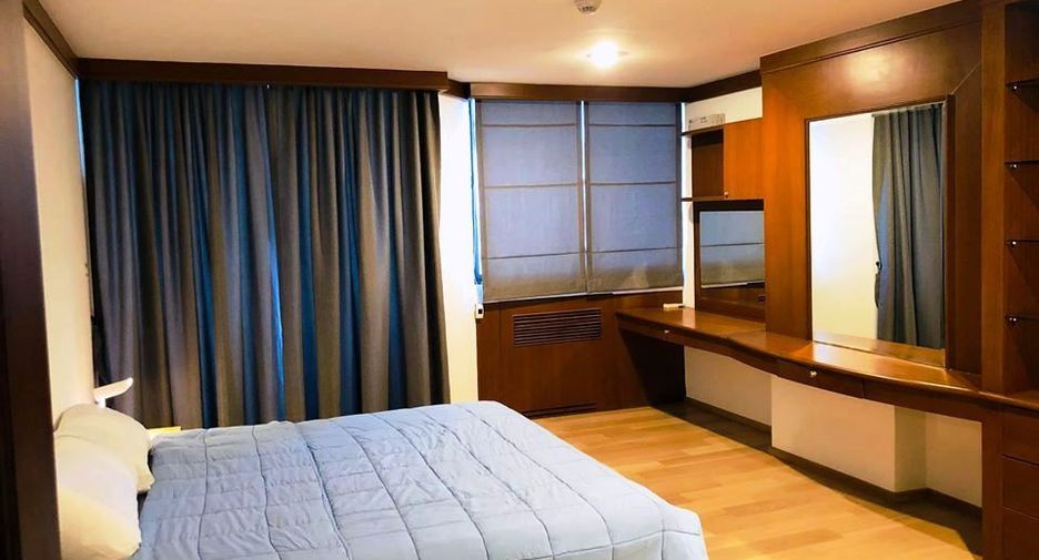 For rent 2 bedrooms condo in Watthana, Bangkok