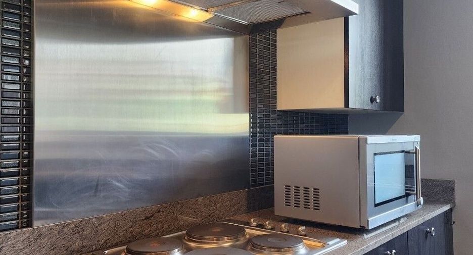 For rent 2 bedrooms apartment in Pathum Wan, Bangkok