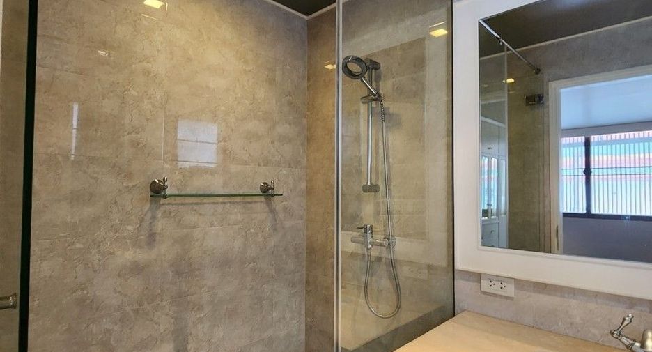 For rent 2 bedrooms apartment in Pathum Wan, Bangkok