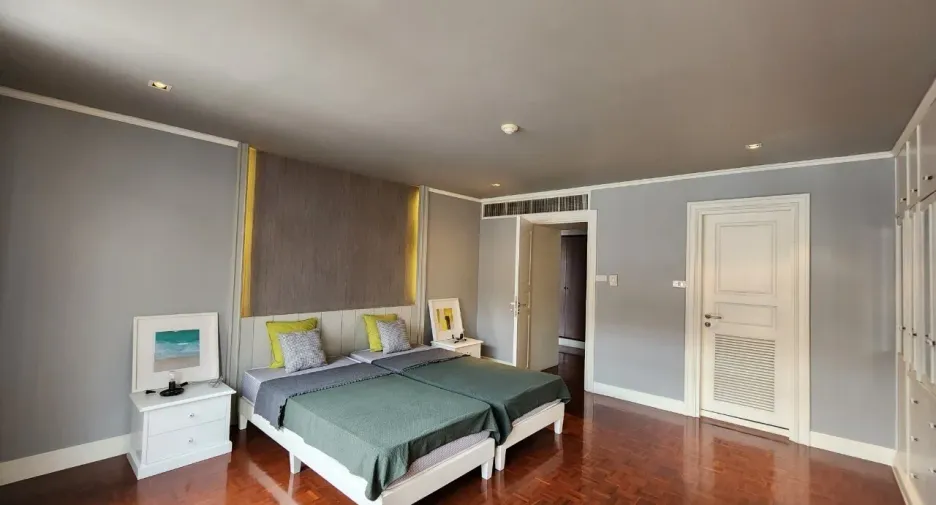 For rent 2 bedrooms apartment in Pathum Wan, Bangkok