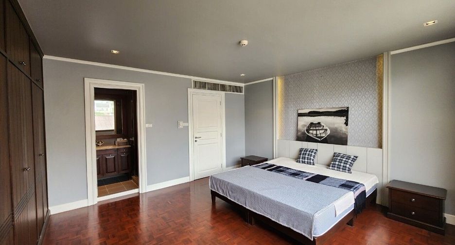 For rent 2 bedrooms apartment in Pathum Wan, Bangkok