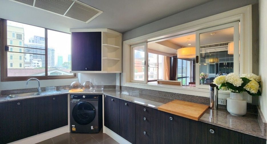 For rent 2 bedrooms apartment in Pathum Wan, Bangkok