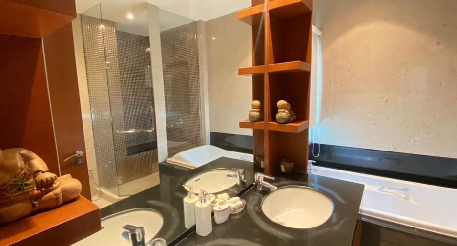 For rent 3 bedrooms condo in Pathum Wan, Bangkok