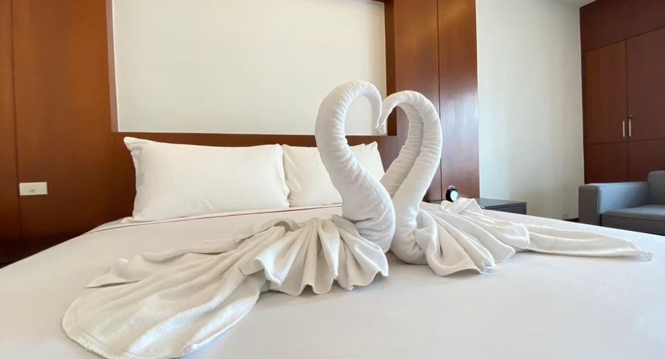 For rent 3 bedrooms condo in Pathum Wan, Bangkok