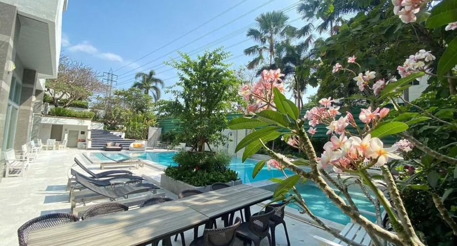 For rent 3 bedrooms condo in Pathum Wan, Bangkok