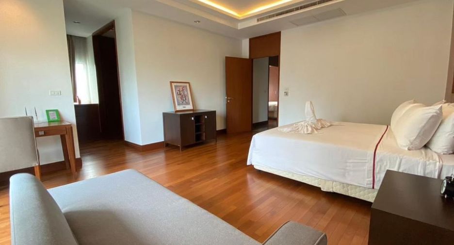For rent 3 bedrooms condo in Pathum Wan, Bangkok