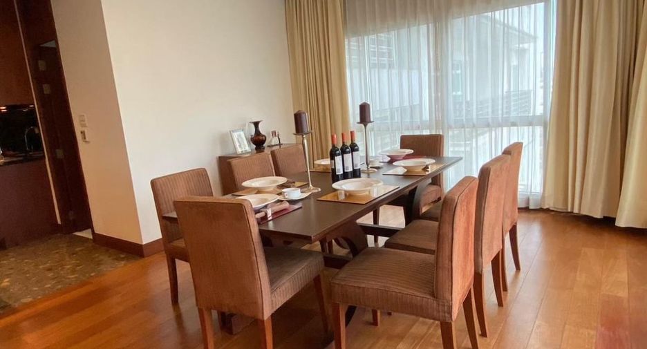 For rent 3 bedrooms condo in Pathum Wan, Bangkok