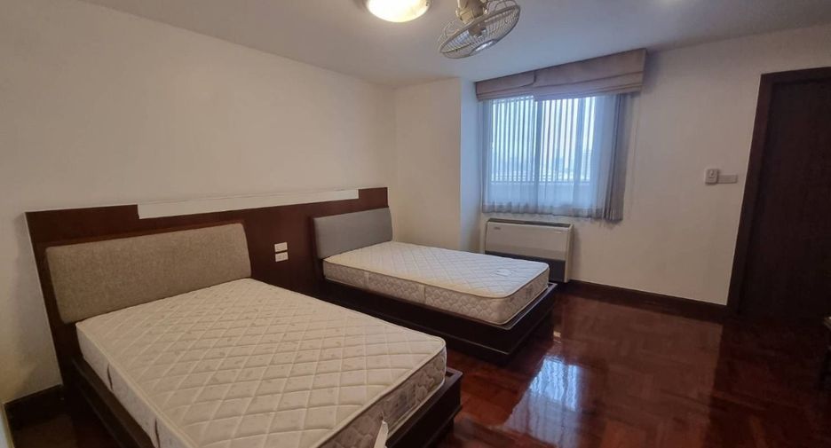 For rent 4 bedrooms apartment in Khlong Toei, Bangkok