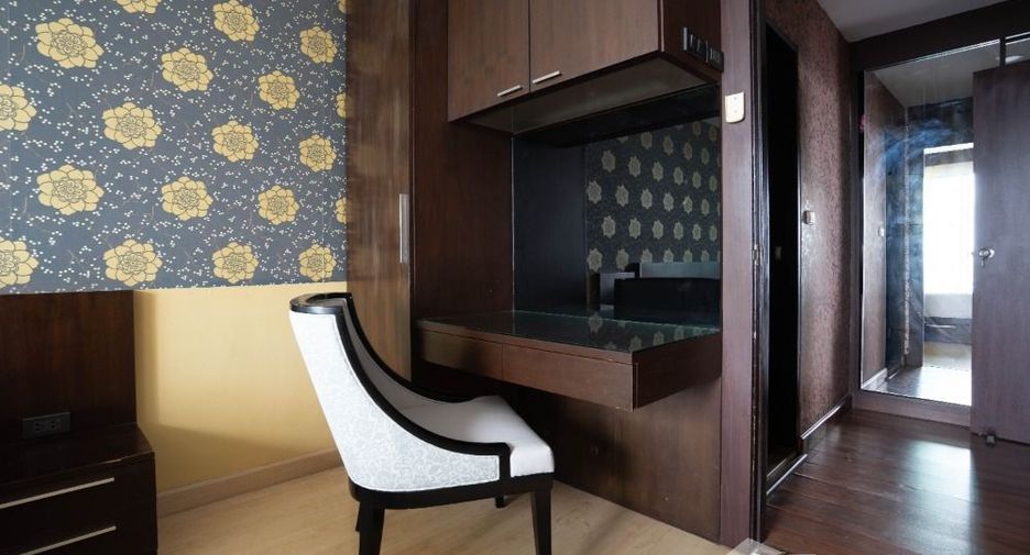 For rent 2 bedrooms condo in Khlong San, Bangkok