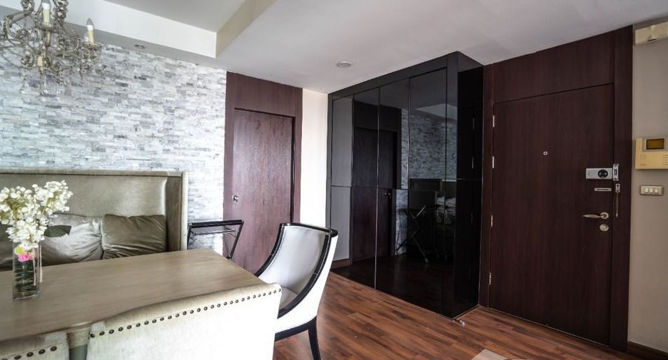 For rent 2 bedrooms condo in Khlong San, Bangkok