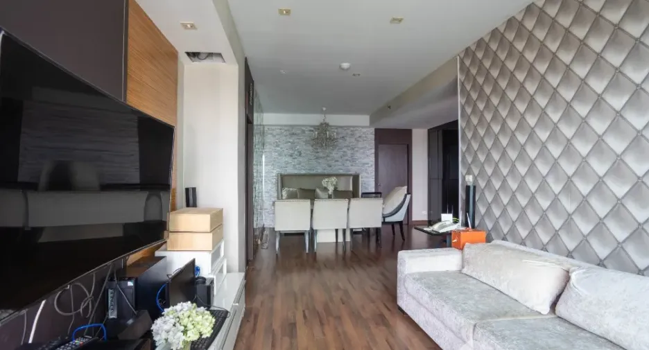 For rent 2 bedrooms condo in Khlong San, Bangkok