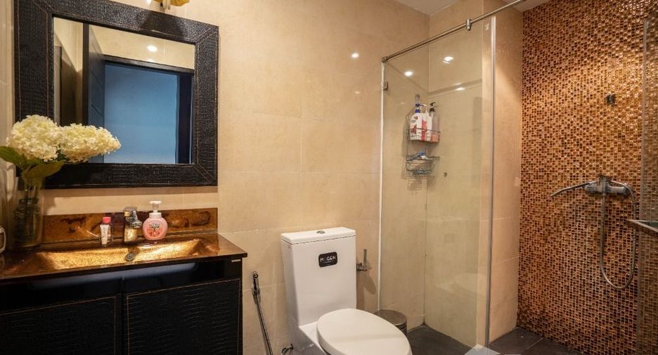 For rent 2 bedrooms condo in Khlong San, Bangkok
