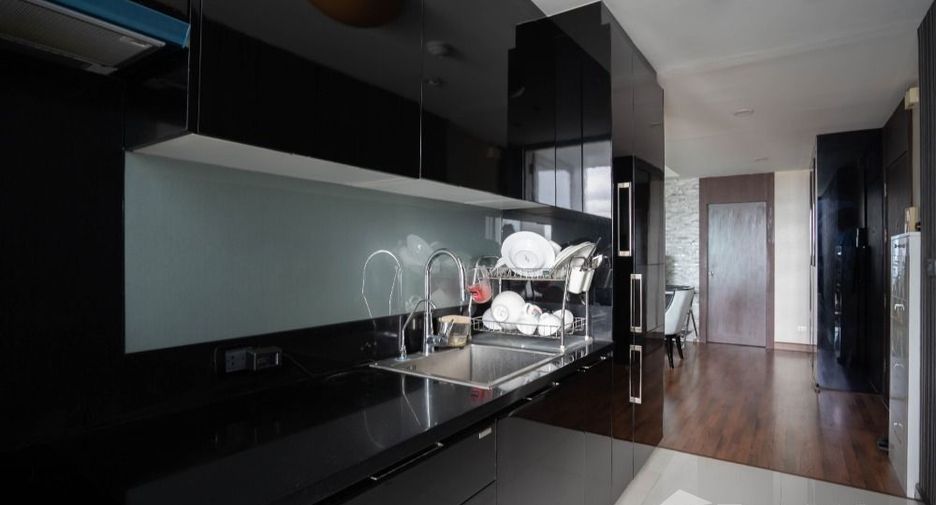 For rent 2 bedrooms condo in Khlong San, Bangkok